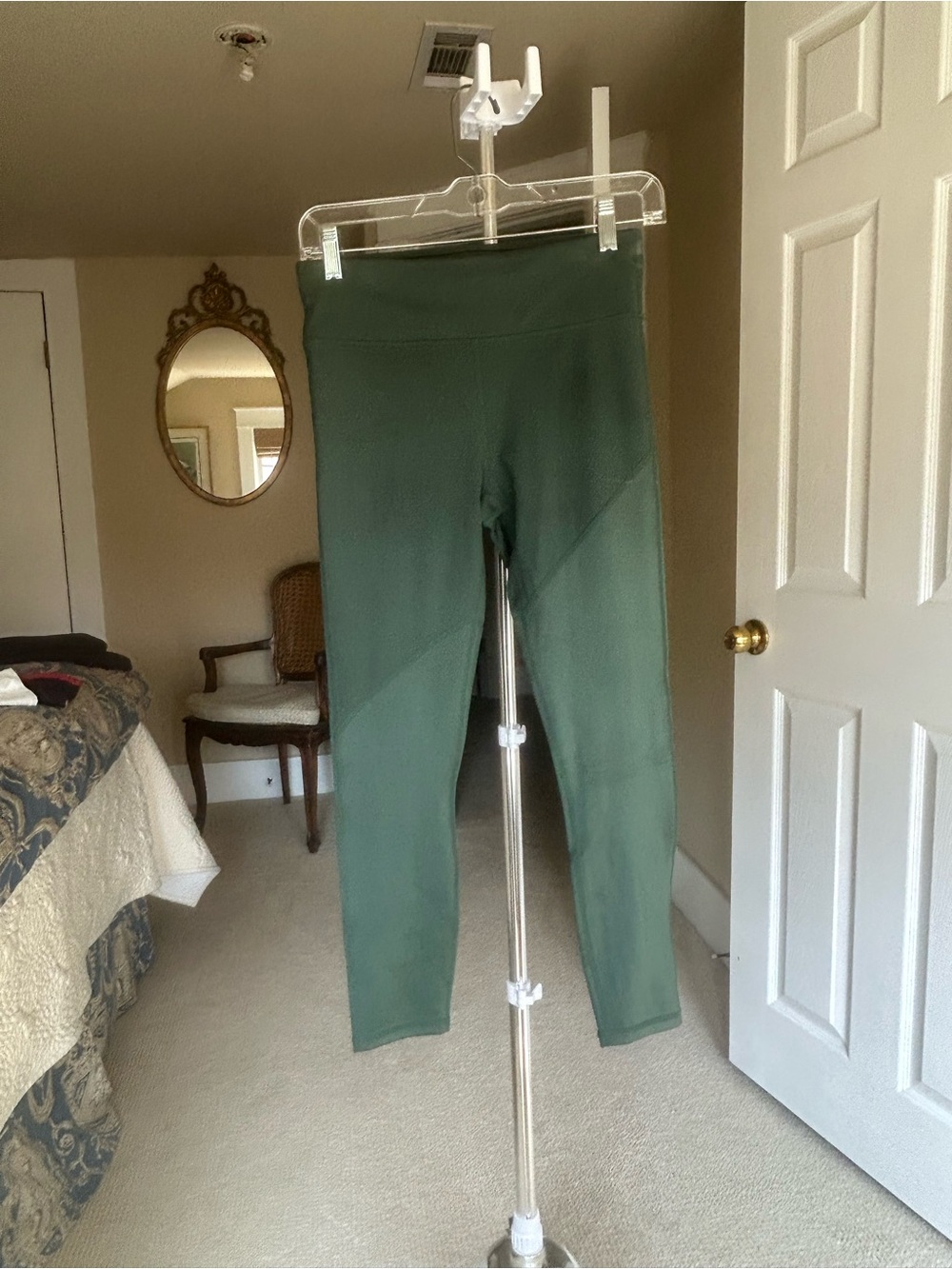 New Forest Green Women’s Fabletic Leggings. Size small